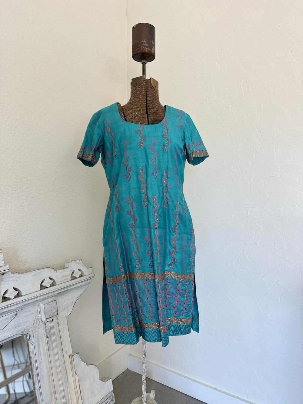 Rangoli Women's Medium Tunic Chemise Turquoise Pink Silk Dubai Chemise Abstract